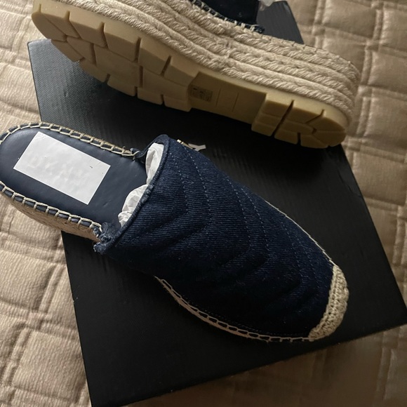 Don’t denim wedge closed toes open heel shoe - Picture 3 of 5